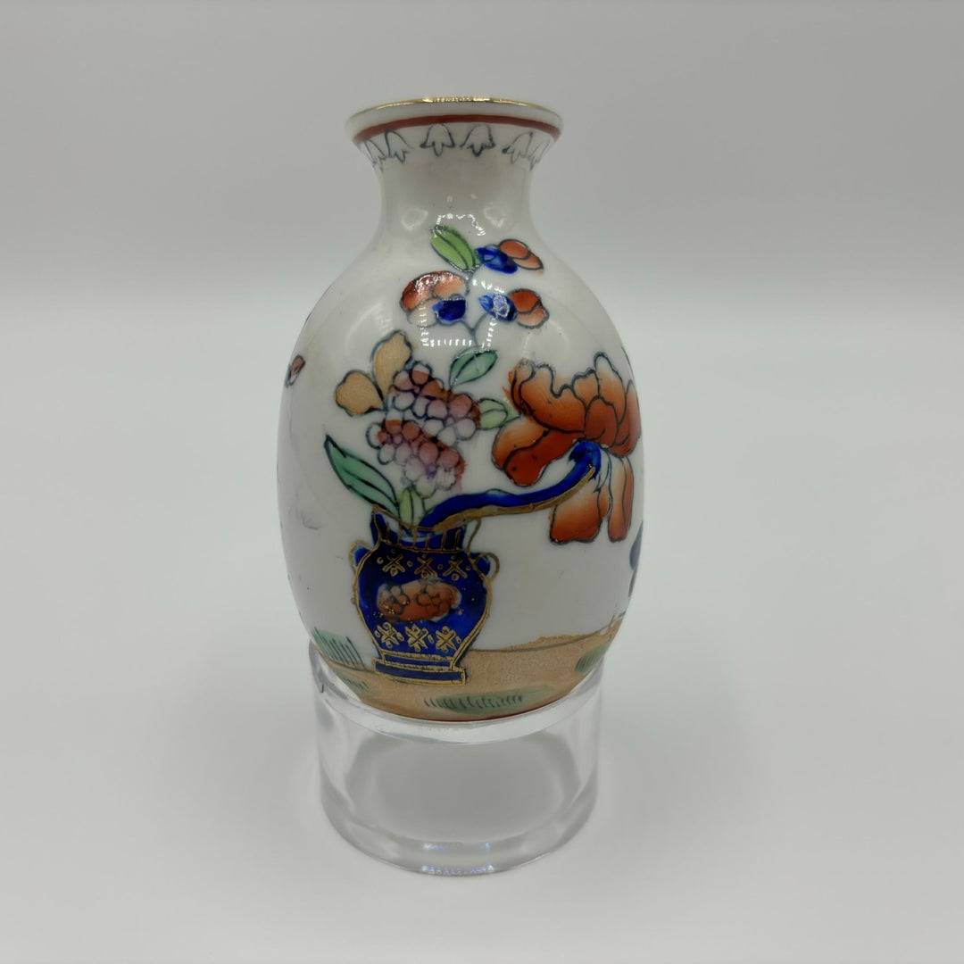Small vase with oriental design