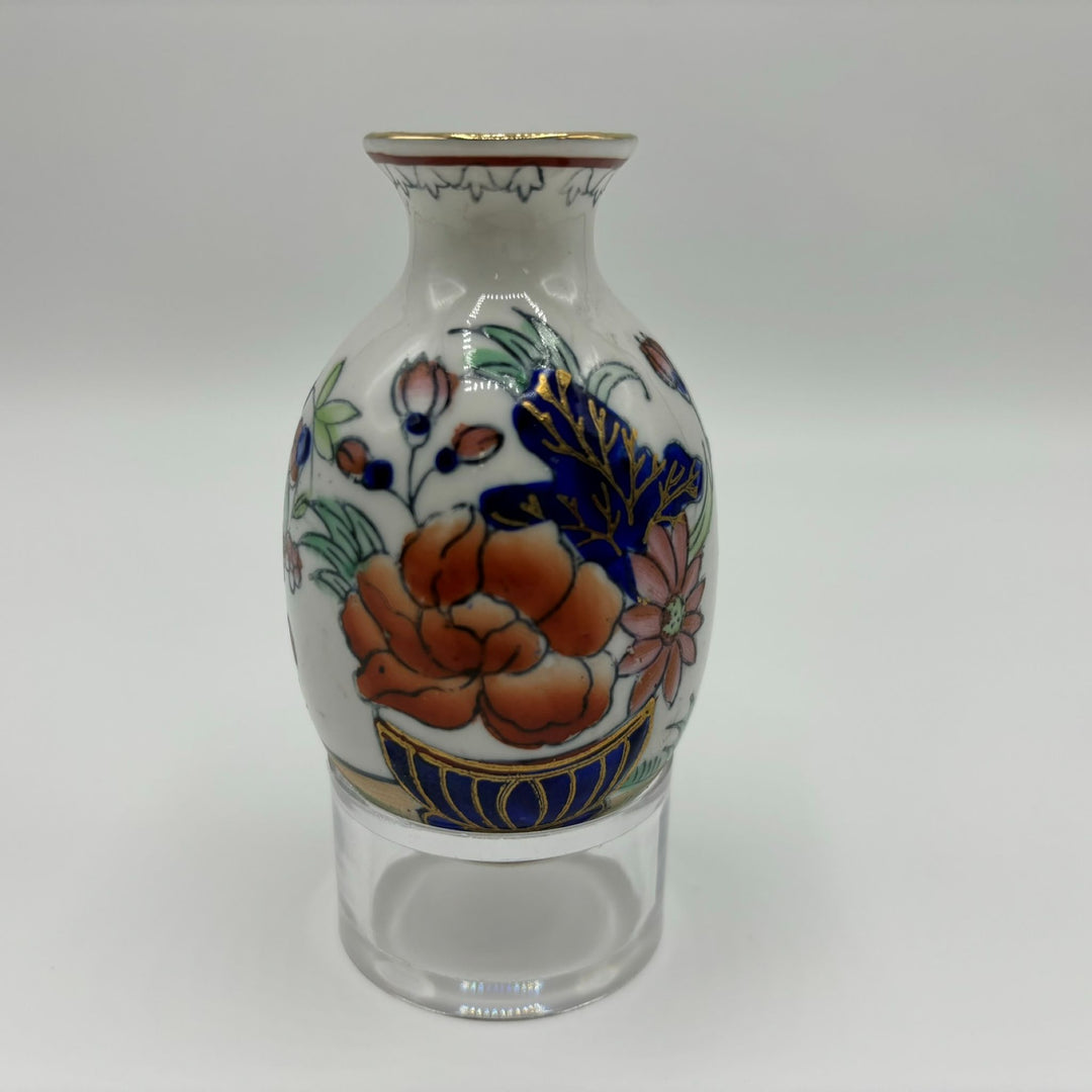Small vase with oriental design