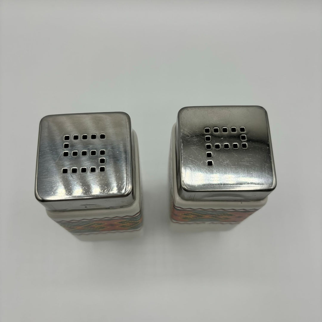 Salt and pepper shaker