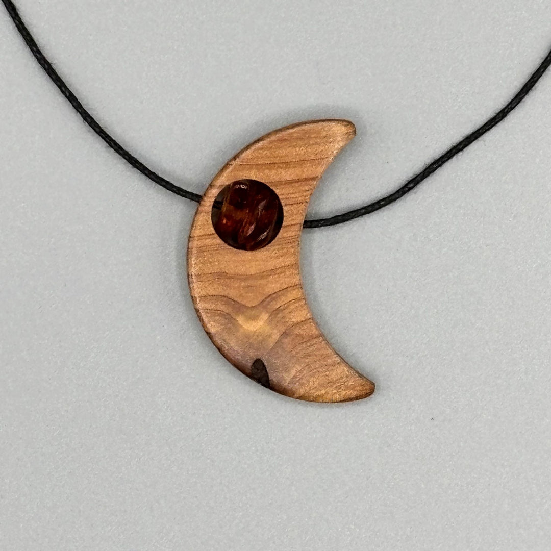 String Necklace with Wood and Amber
