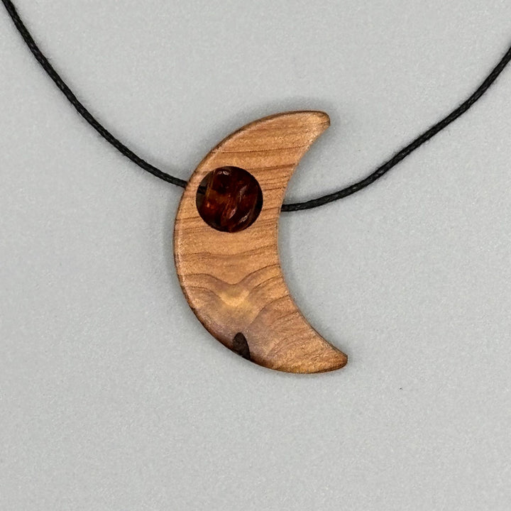 String Necklace with Wood and Amber